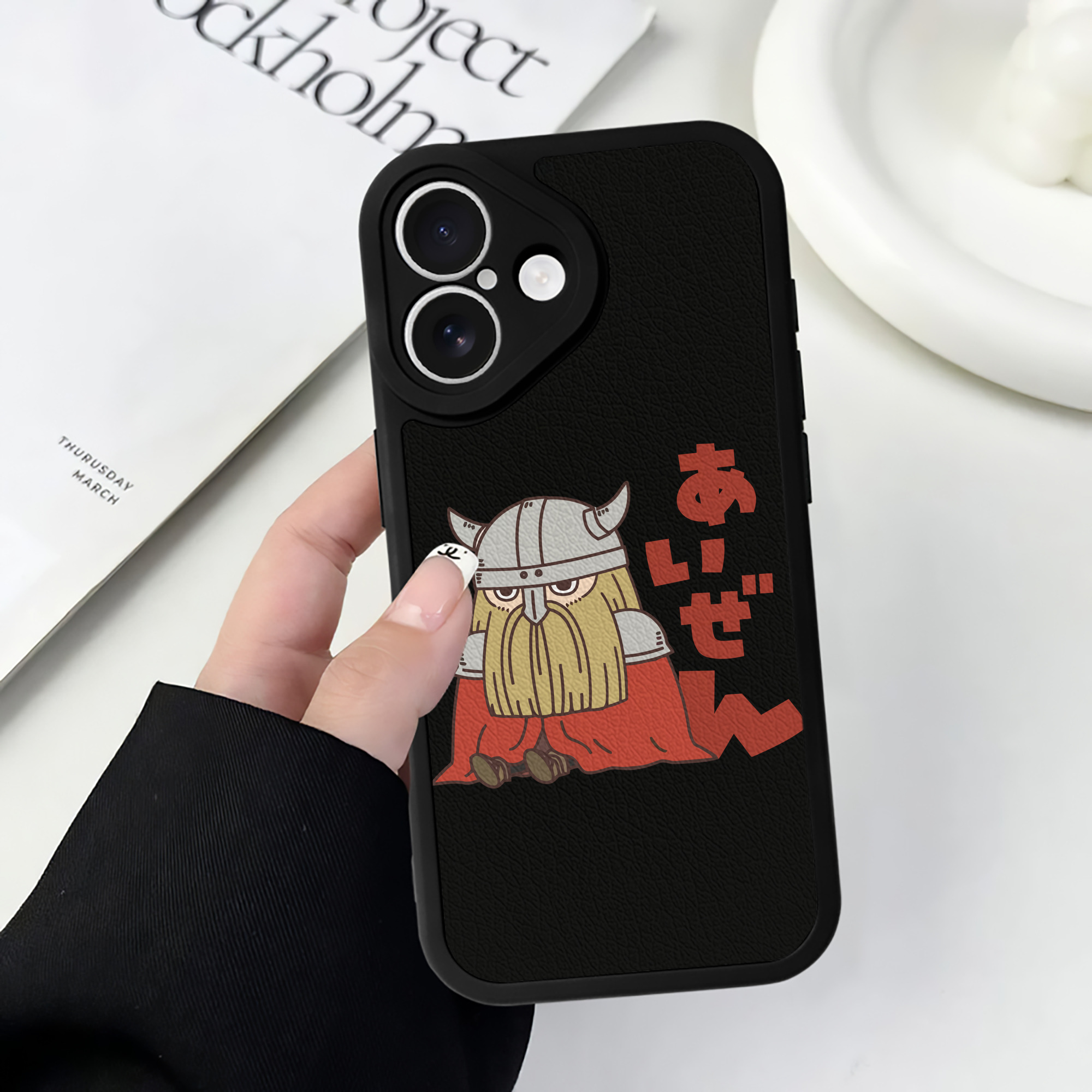 （画像用） 葬送のフリーレン Frieren 【iPhone 16シリーズ対応】シリコンスマホケース（レザー調） 材質：シリコン